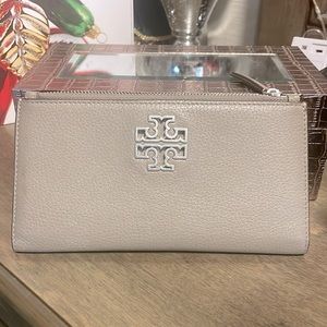 Beautiful Tory Burch gray wallet silver logo